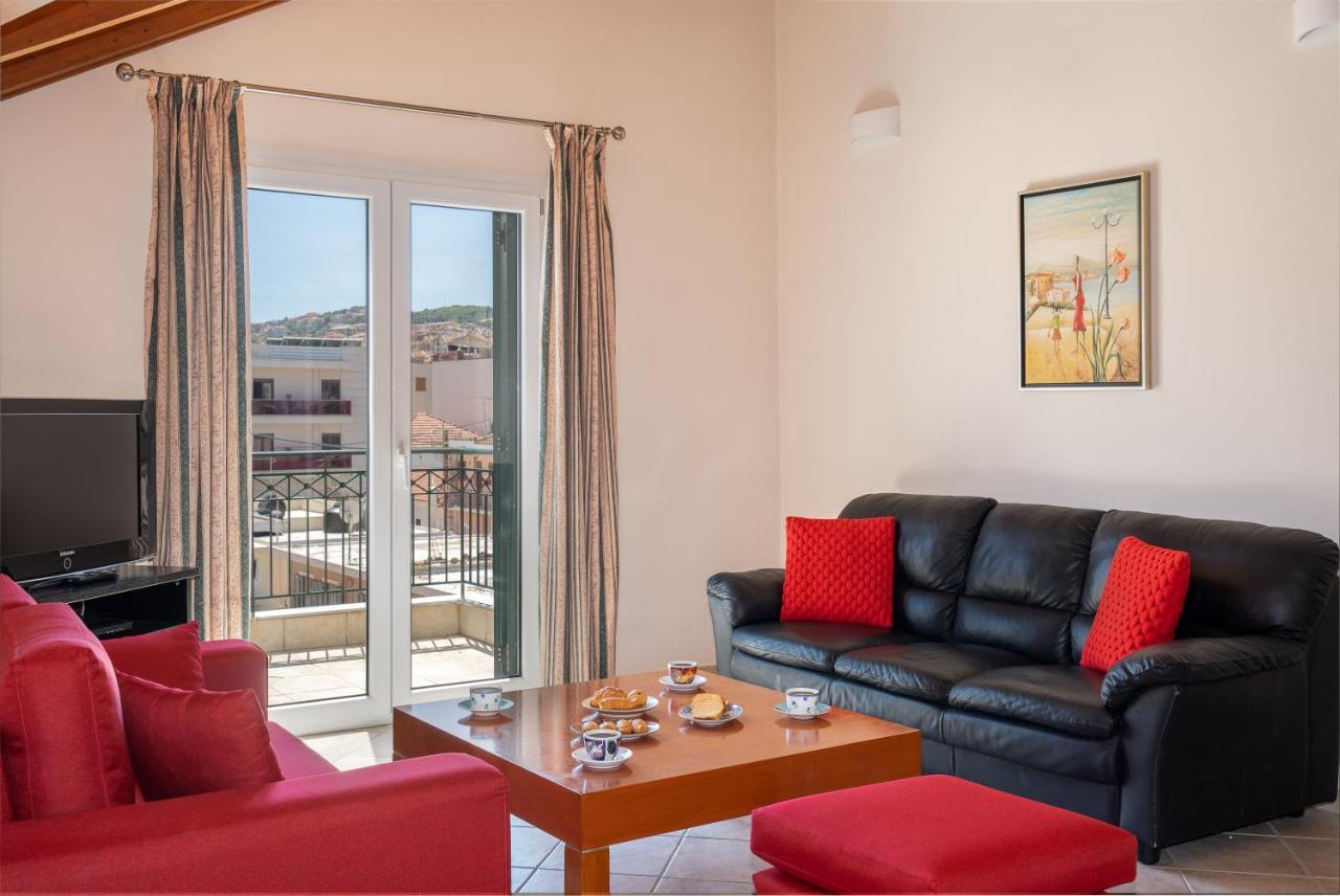 Grand Square Apartment 阿尔戈斯托利翁 外观 照片