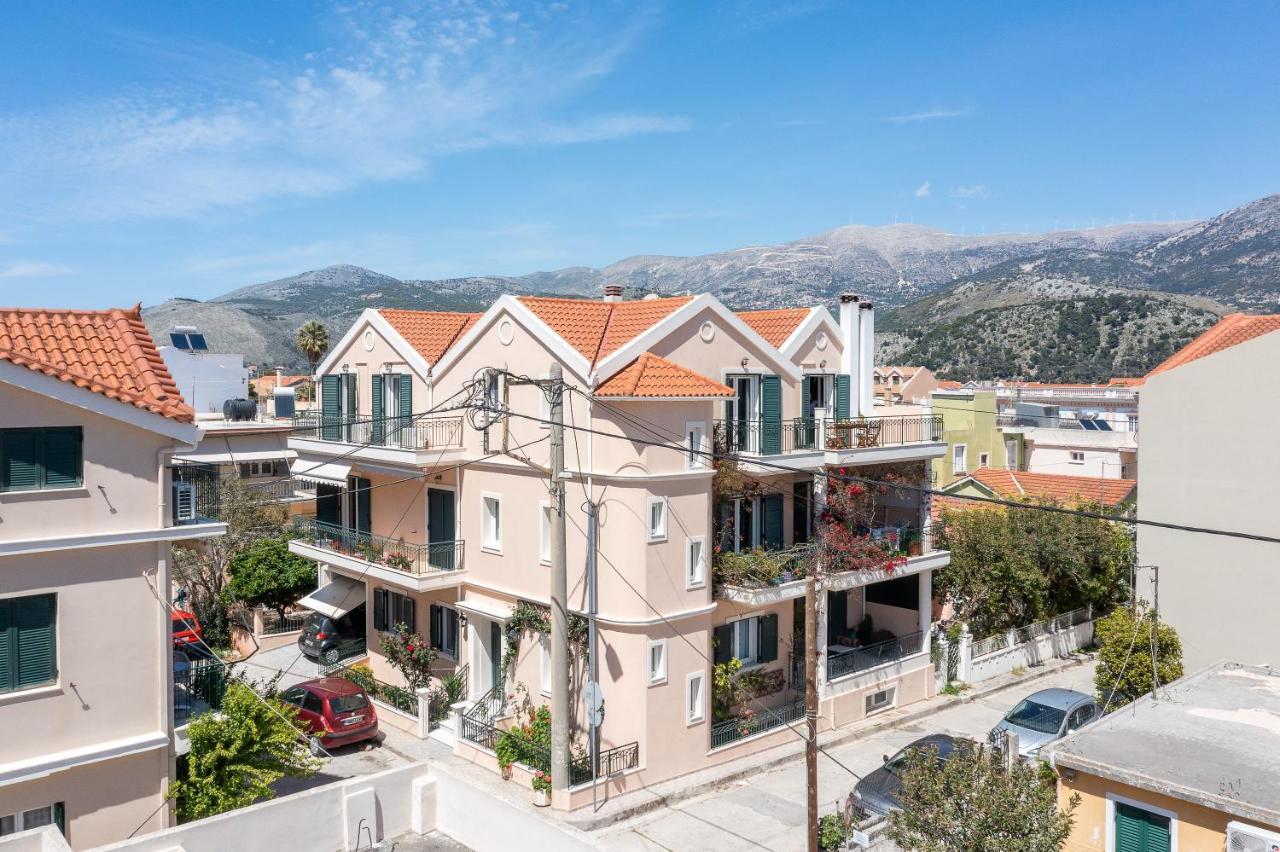 Grand Square Apartment 阿尔戈斯托利翁 外观 照片