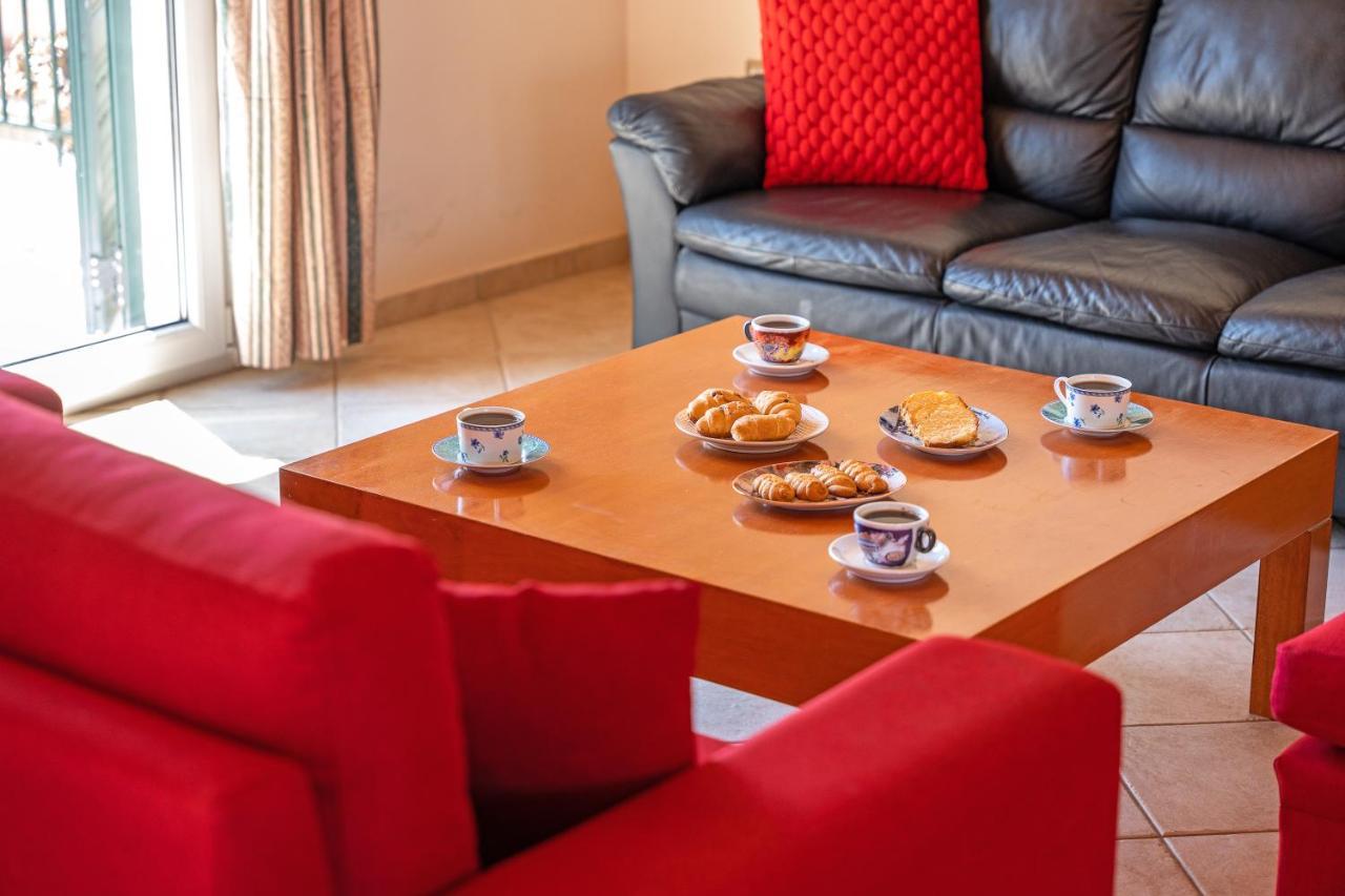Grand Square Apartment 阿尔戈斯托利翁 外观 照片